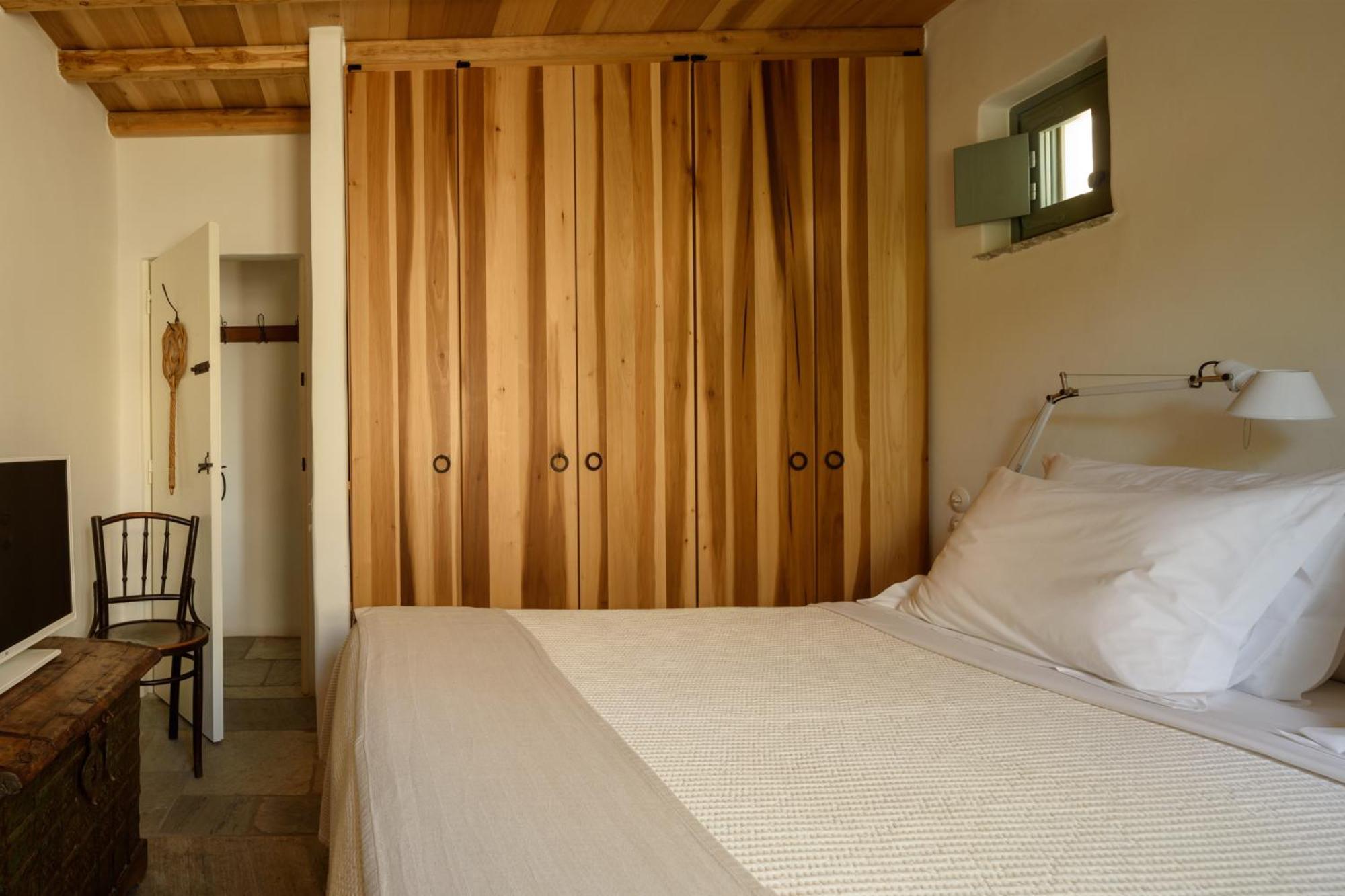 Mezzolovero Suites Kímolos Exteriér fotografie