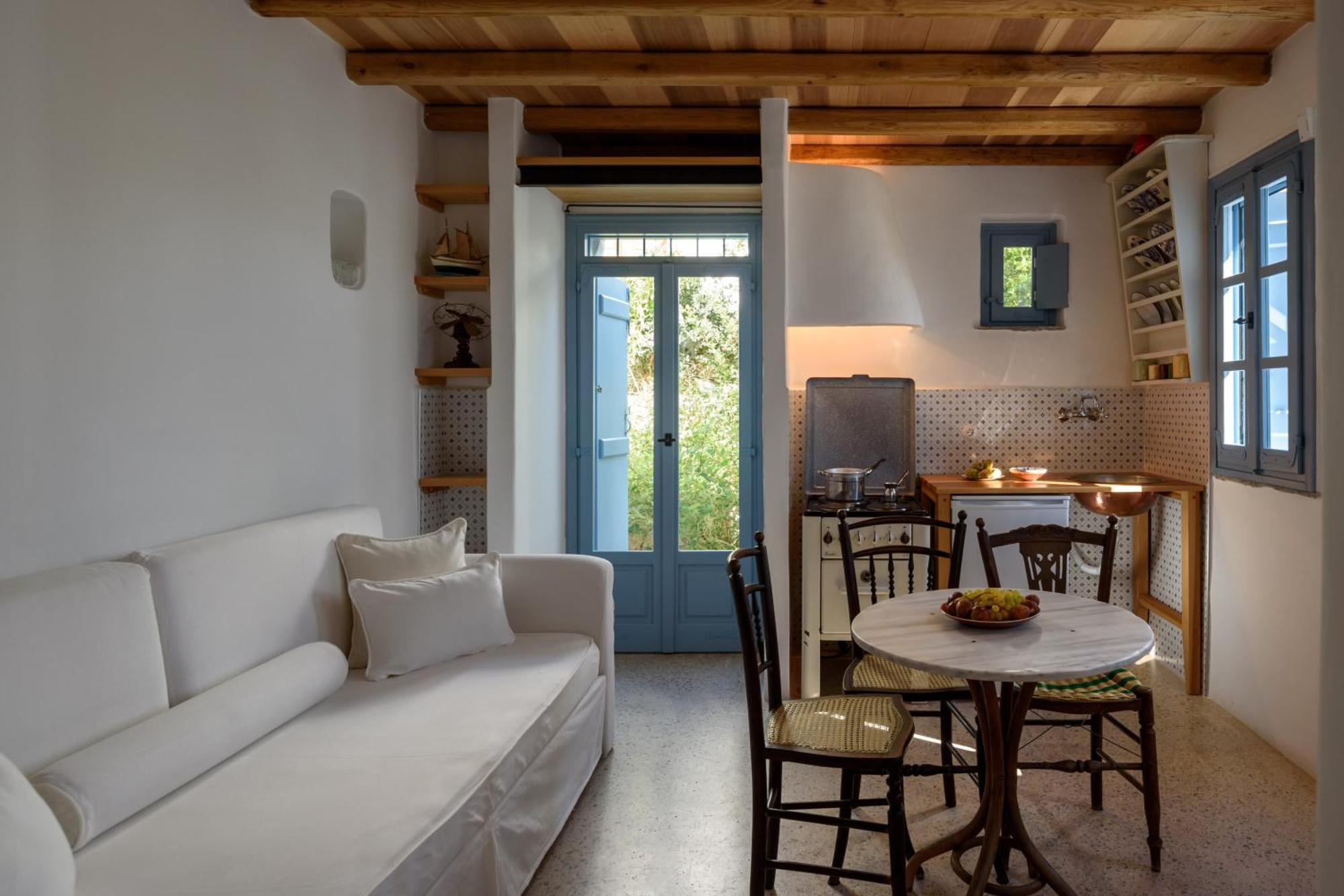 Mezzolovero Suites Kímolos Exteriér fotografie