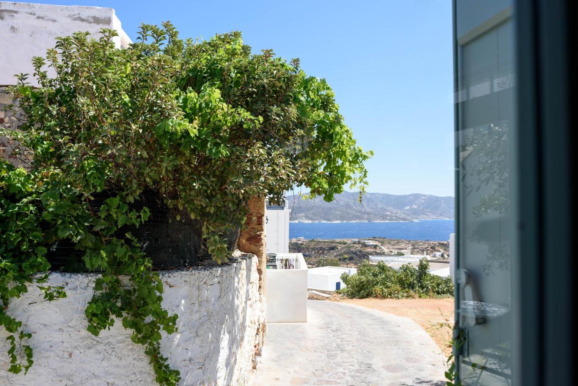 Mezzolovero Suites Kímolos Pokoj fotografie