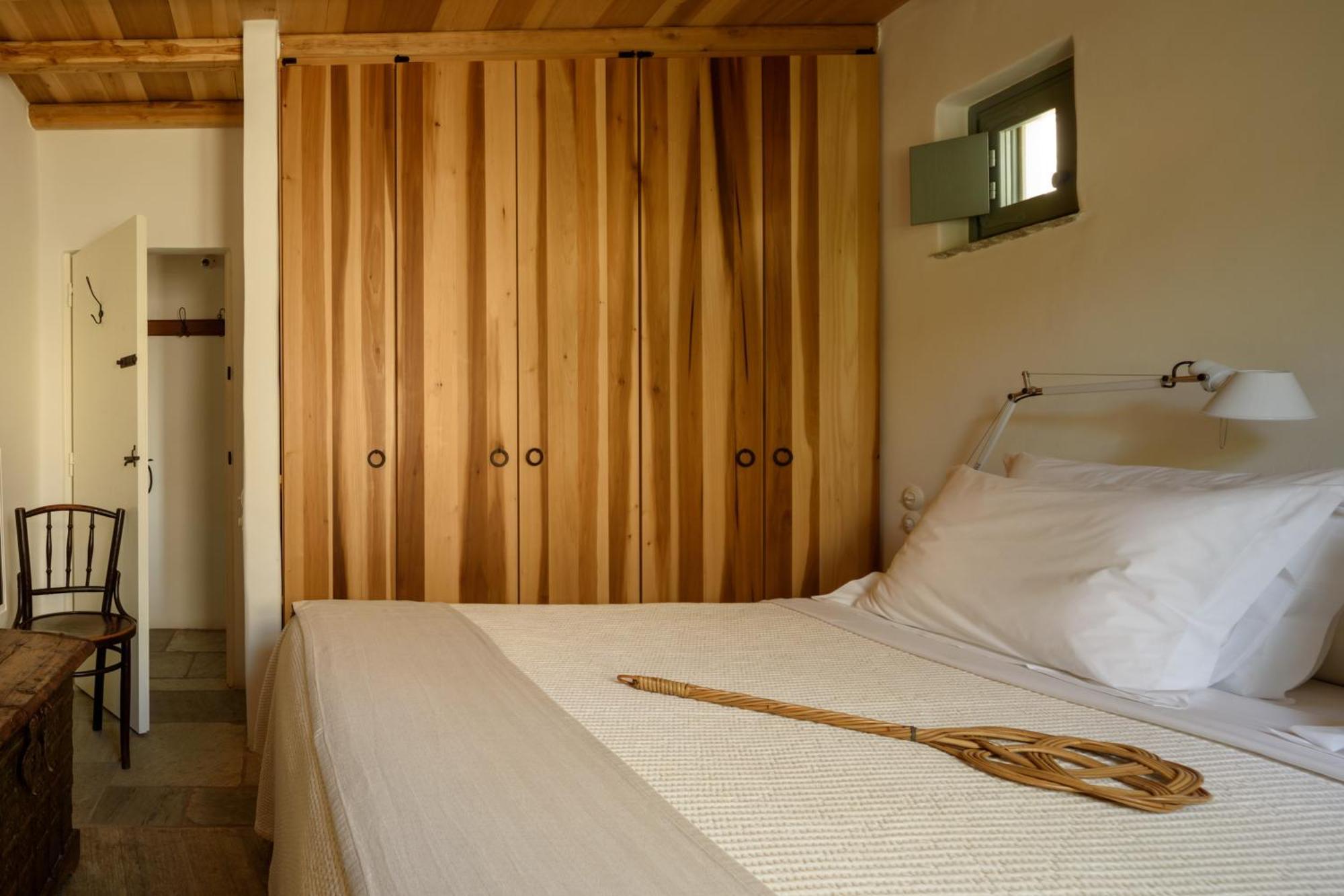Mezzolovero Suites Kímolos Exteriér fotografie
