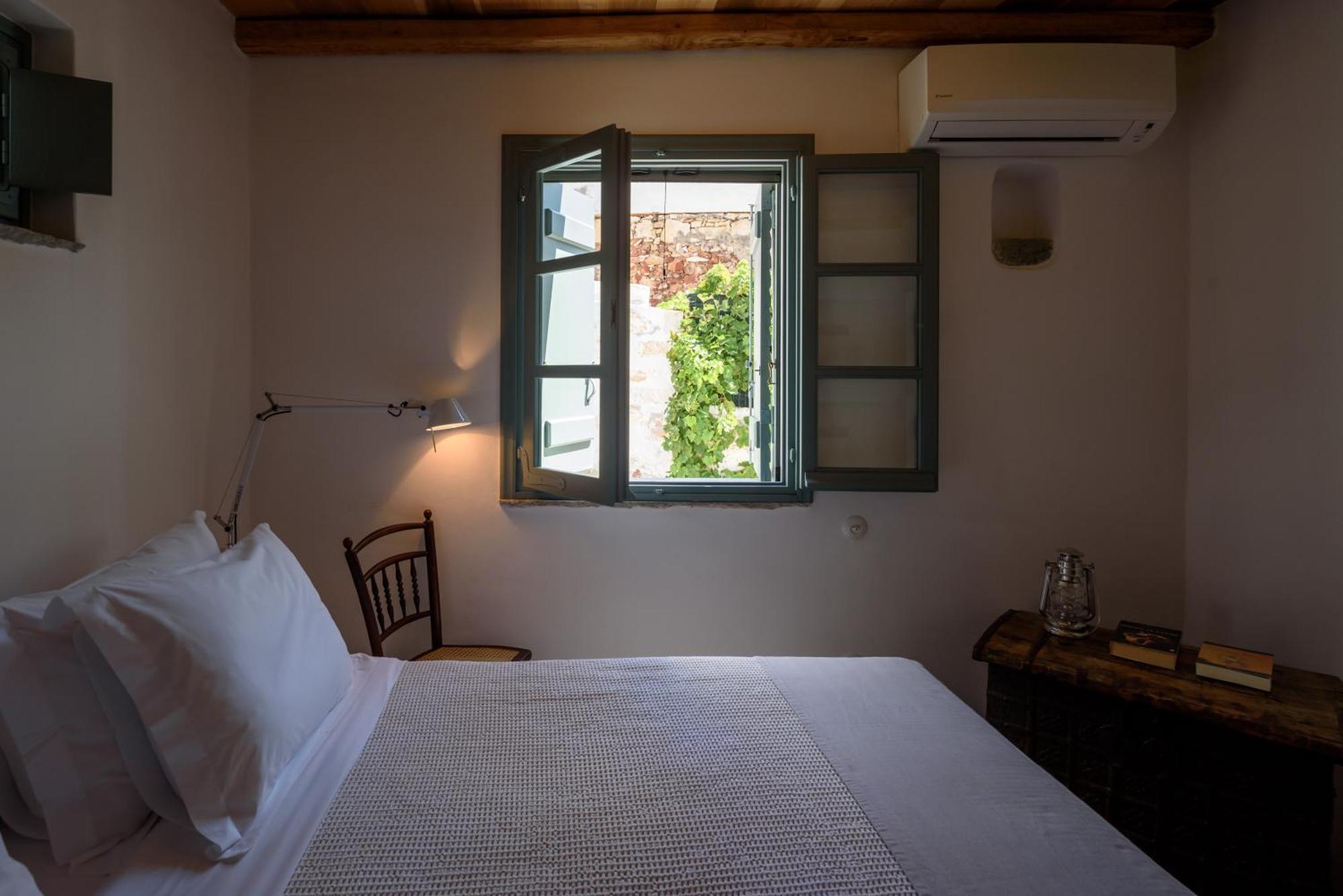 Mezzolovero Suites Kímolos Exteriér fotografie