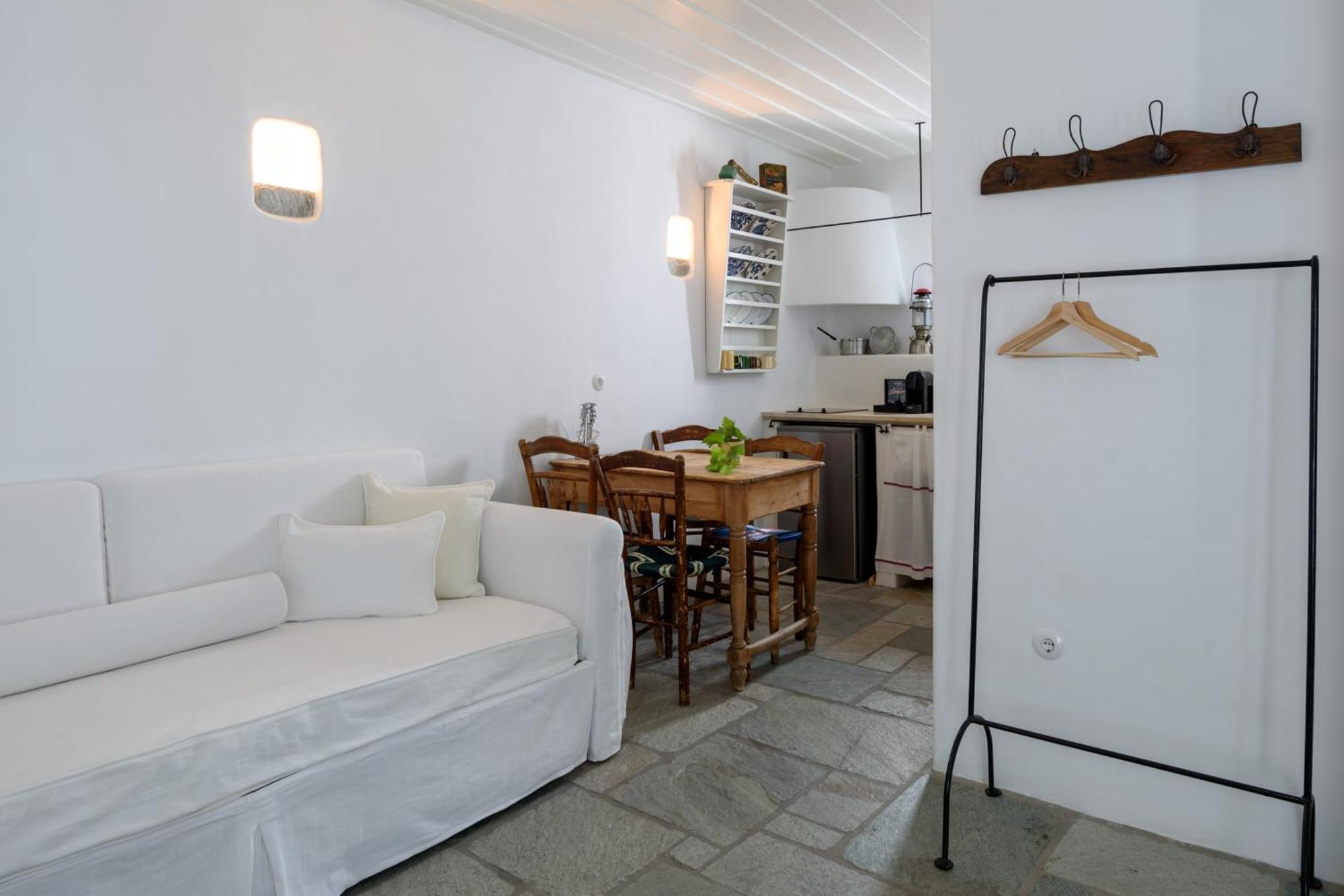Mezzolovero Suites Kímolos Exteriér fotografie