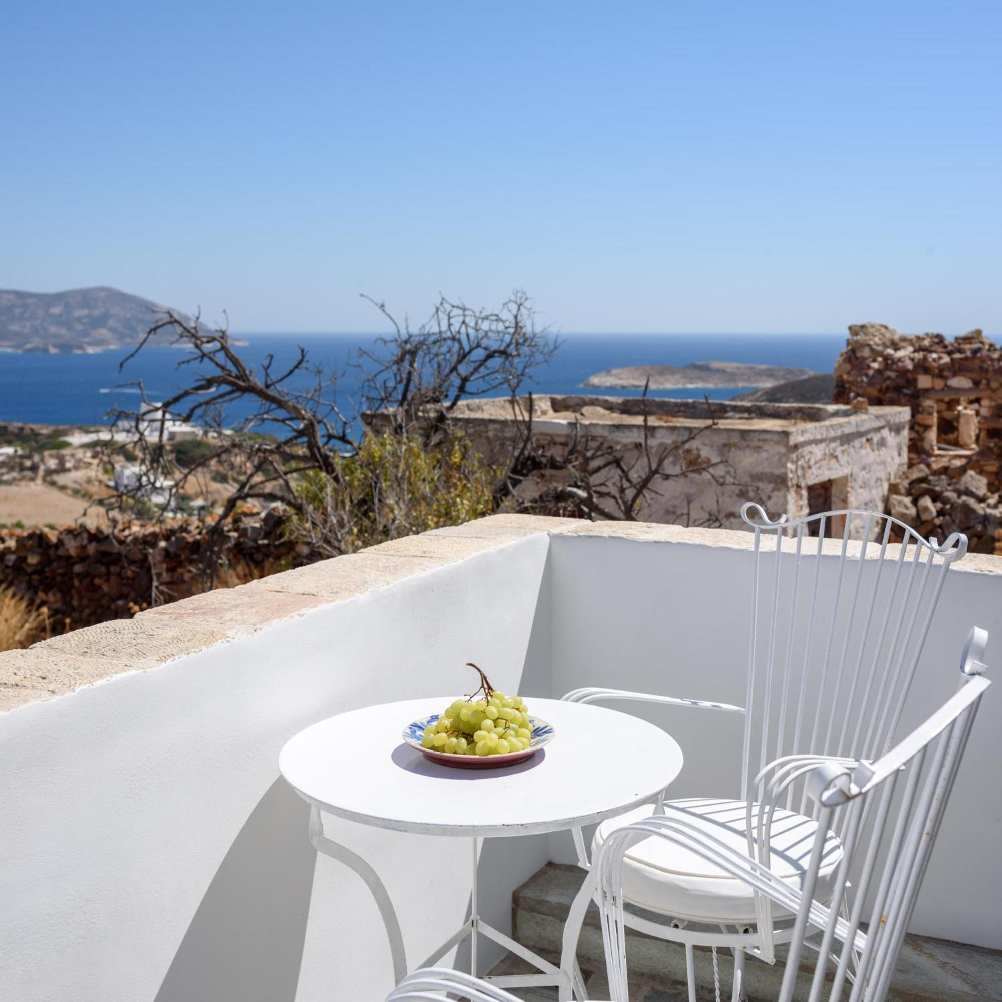 Mezzolovero Suites Kímolos Exteriér fotografie