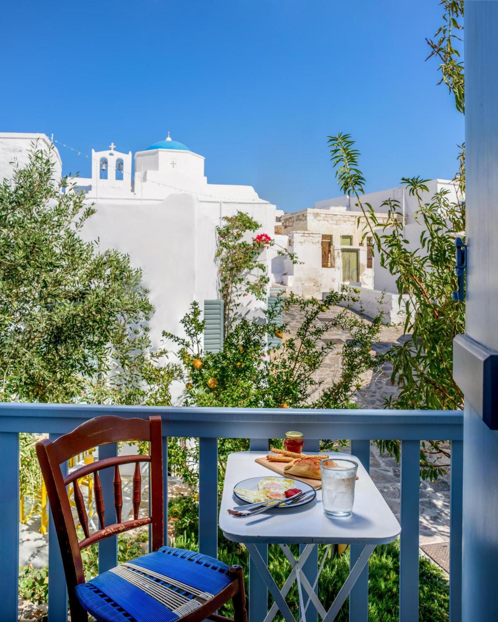 Mezzolovero Suites Kímolos Exteriér fotografie